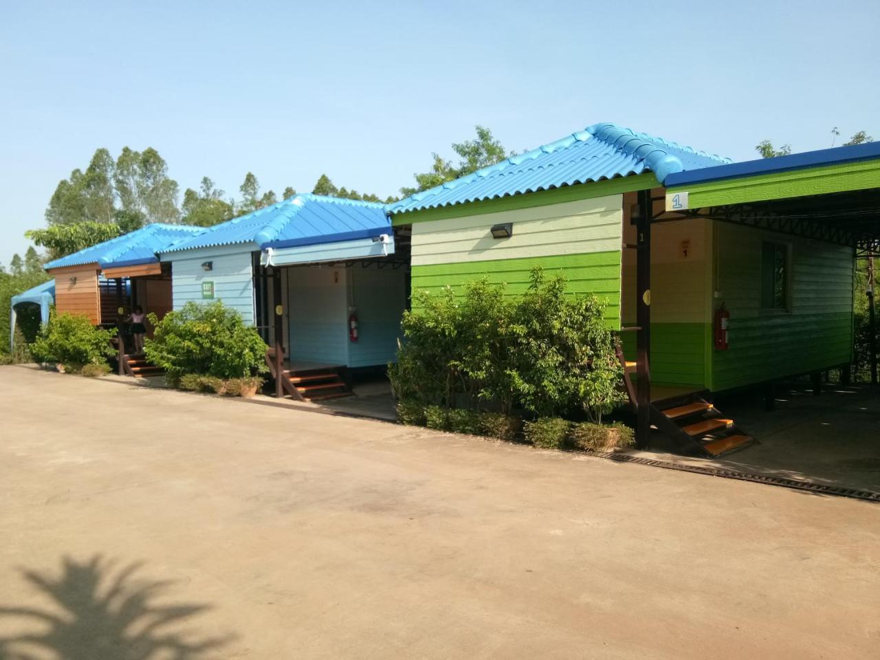 Hi Tech Resort Kabin Buri Phòng bức ảnh
