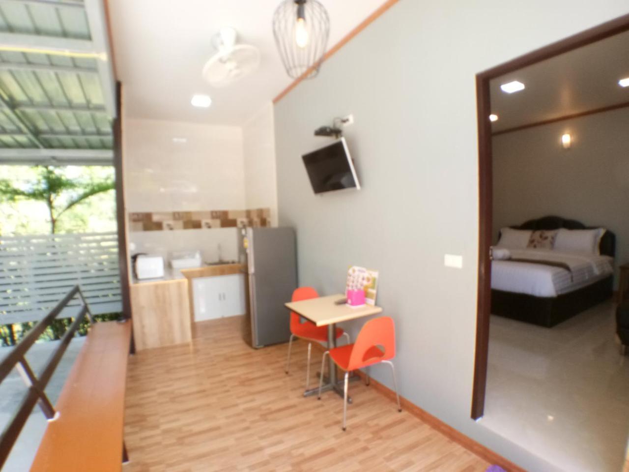 Hi Tech Resort Kabin Buri Phòng bức ảnh