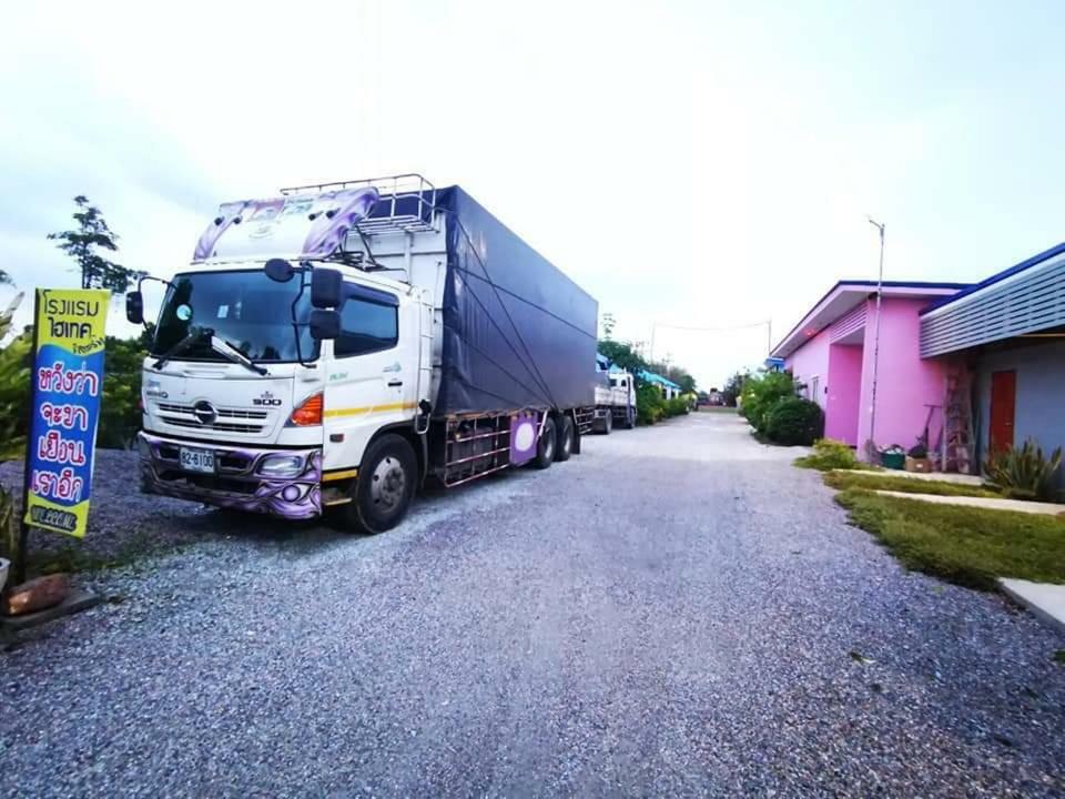 Hi Tech Resort Kabin Buri Ngoại thất bức ảnh
